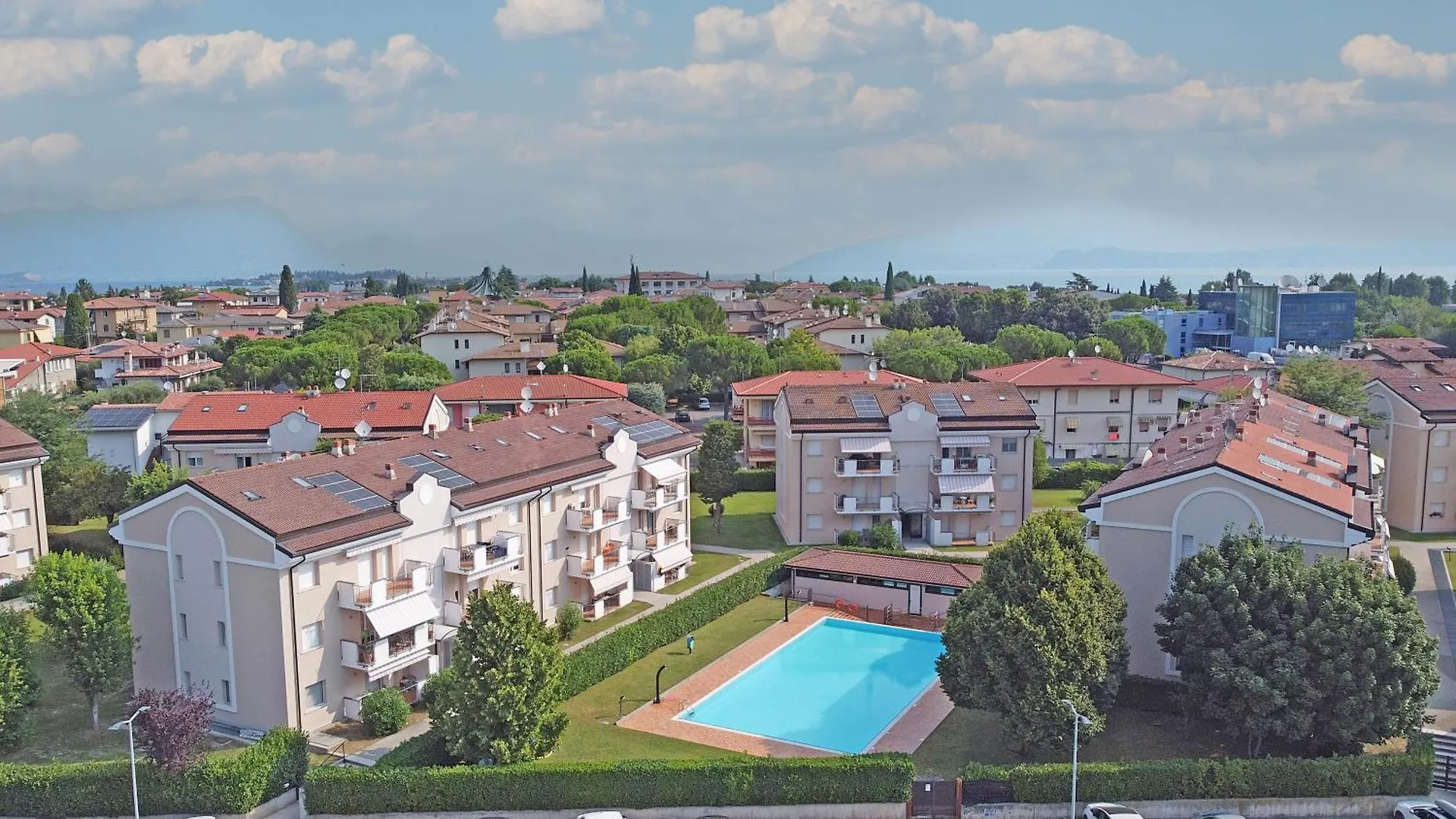 Appartamento Le Primule F6 con piscina by Wonderful Italy Sirmione Italia