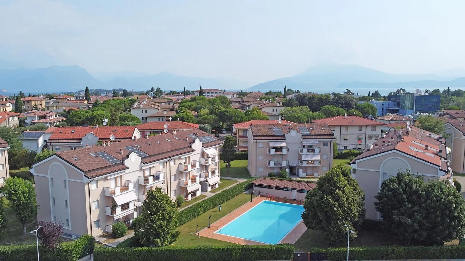 Appartamento Le Primule F6 con piscina by Wonderful Italy Sirmione 0*,  Italia